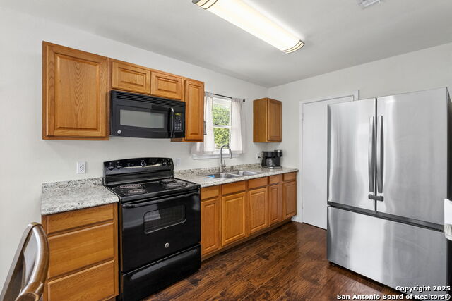 Listing photo id 9 for 227 Anton Dr