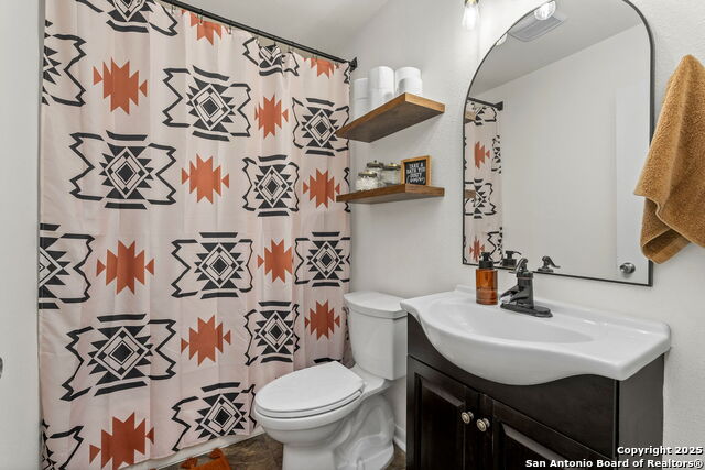 Listing photo id 15 for 227 Anton Dr
