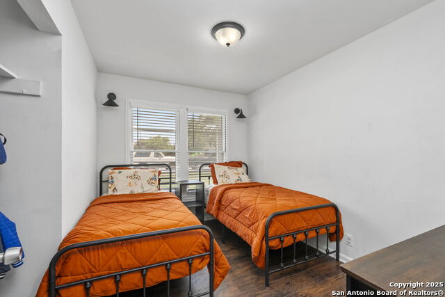 Listing photo id 16 for 227 Anton Dr
