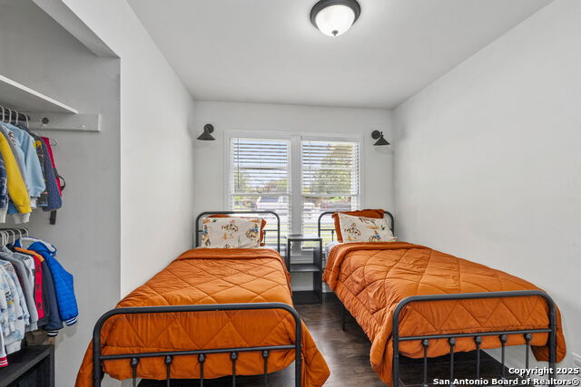 Listing photo id 17 for 227 Anton Dr