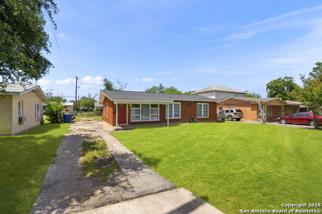 Listing photo id 0 for 227 Anton Dr
