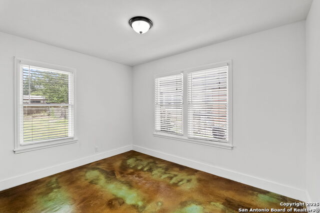 Listing photo id 18 for 227 Anton Dr