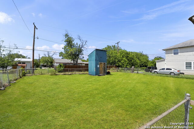 Listing photo id 20 for 227 Anton Dr