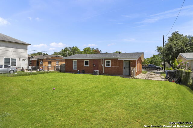 Listing photo id 21 for 227 Anton Dr