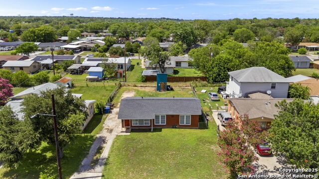 Listing photo id 2 for 227 Anton Dr