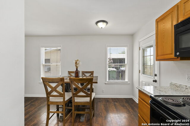Listing photo id 7 for 227 Anton Dr