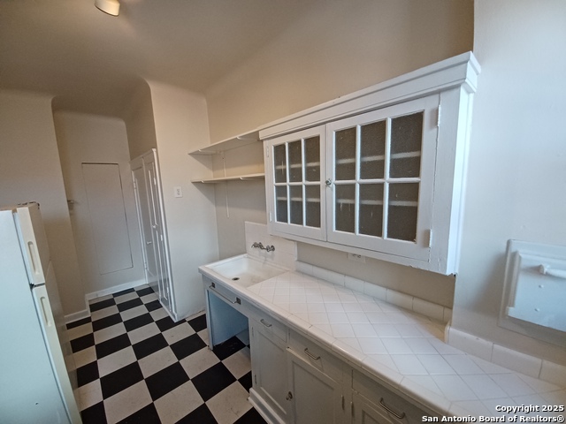 Listing photo id 2 for 215 Magnolia Ave W C