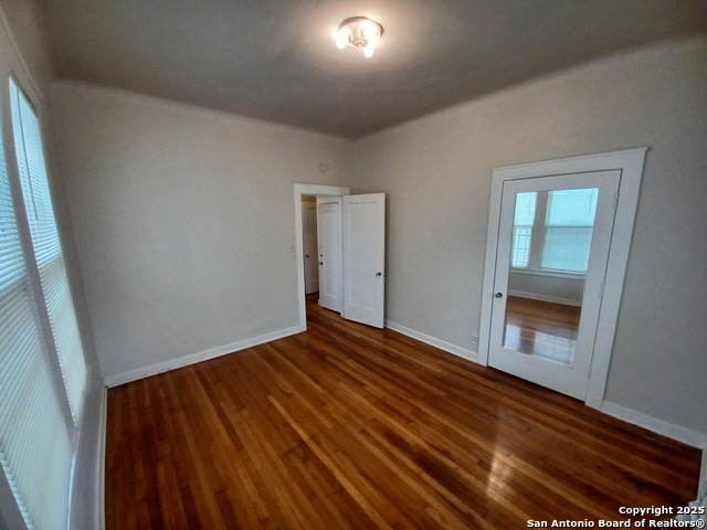 Listing photo id 4 for 215 Magnolia Ave W C