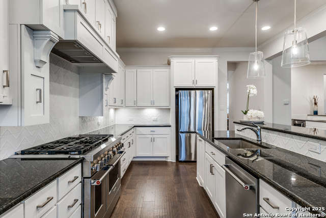 Listing photo id 9 for 3826 Luz Del Faro