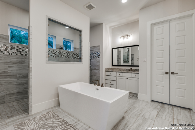 Listing photo id 20 for 3826 Luz Del Faro