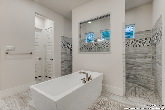 Listing photo id 21 for 3826 Luz Del Faro