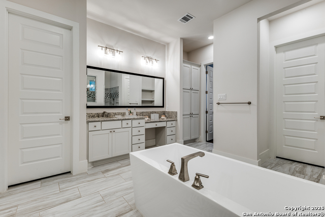 Listing photo id 22 for 3826 Luz Del Faro