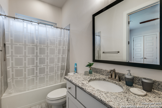 Listing photo id 28 for 3826 Luz Del Faro