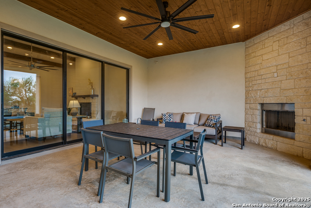 Listing photo id 31 for 3826 Luz Del Faro
