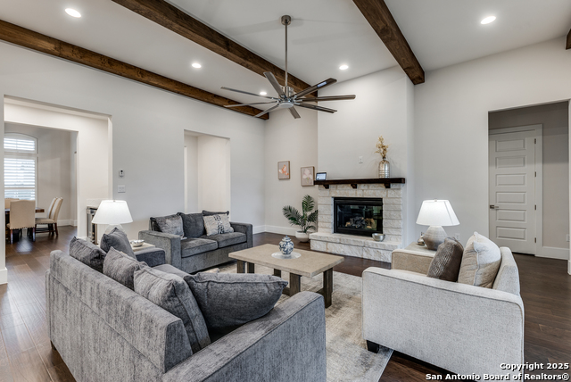 Listing photo id 3 for 3826 Luz Del Faro