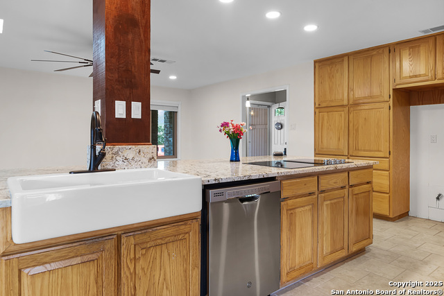 Image 12 of 42 For 221 Tanglewood W