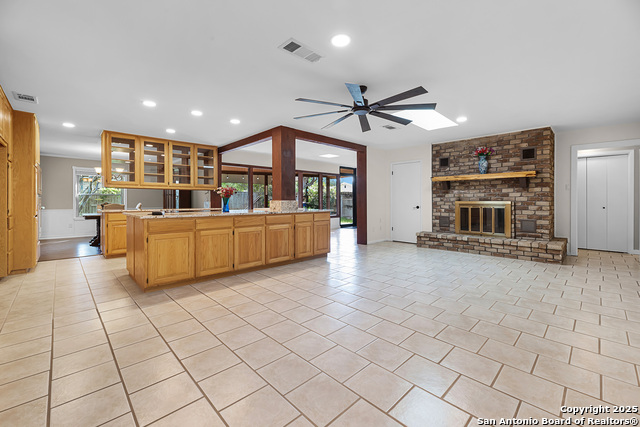 Image 14 of 42 For 221 Tanglewood W