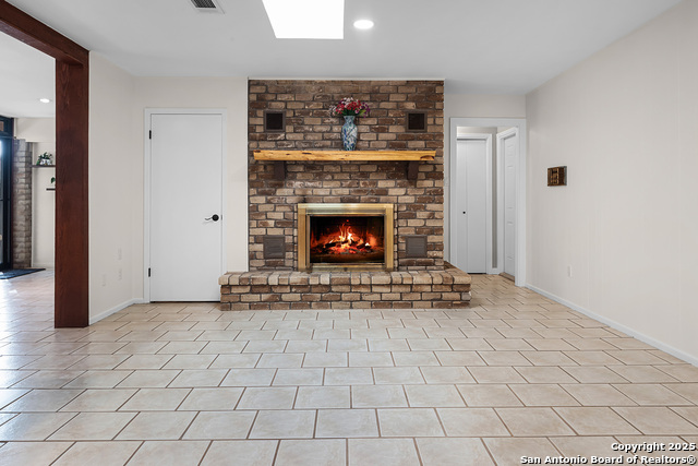 Image 16 of 42 For 221 Tanglewood W