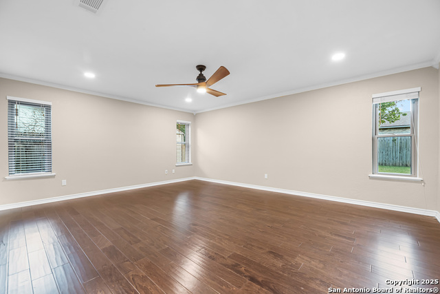 Image 22 of 42 For 221 Tanglewood W