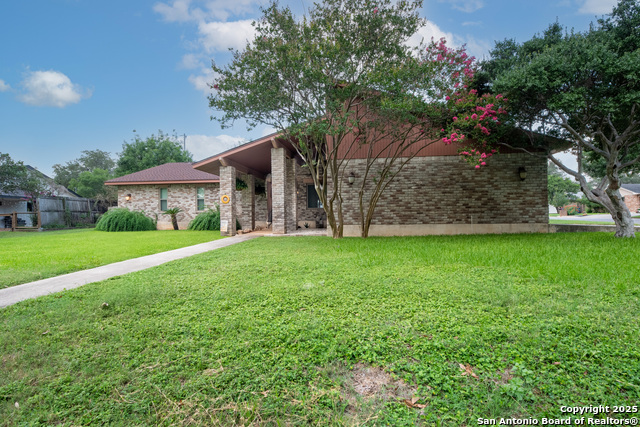 Image 34 of 42 For 221 Tanglewood W