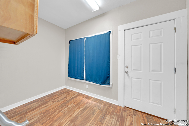 Listing photo id 8 for 1607 Hays