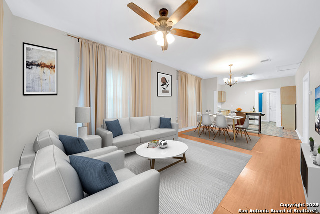Listing photo id 0 for 1607 Hays