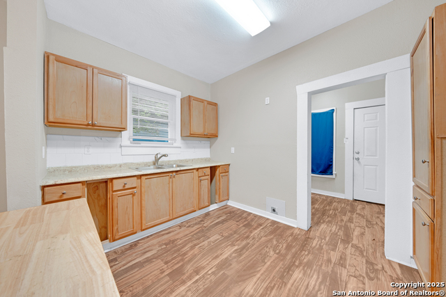 Listing photo id 1 for 1607 Hays