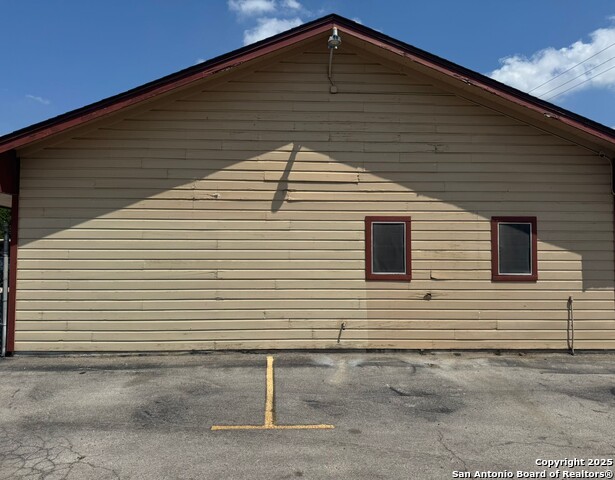 Listing photo id 0 for 2567 Goliad Rd