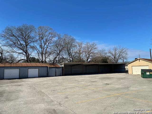 Listing photo id 1 for 2567 Goliad Rd
