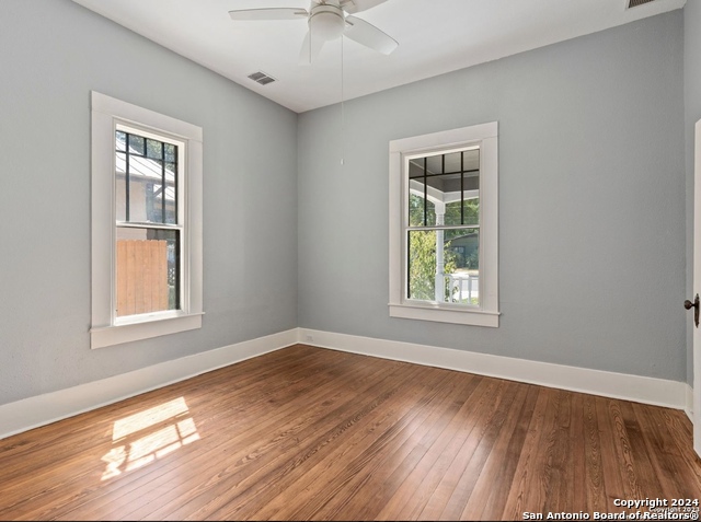 Image 13 of 25 For 925 Lamar St