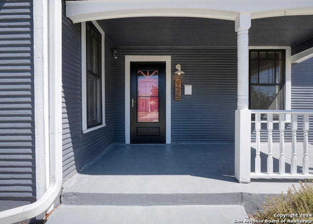 Image 3 of 25 For 925 Lamar St