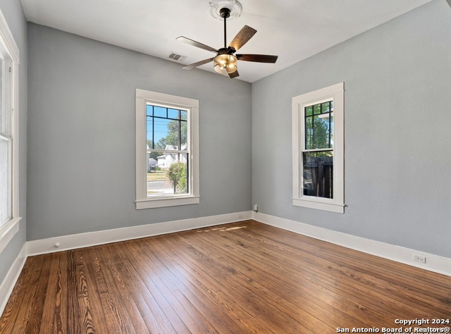 Image 7 of 25 For 925 Lamar St