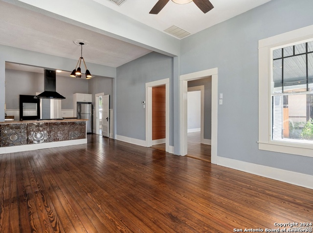 Image 8 of 25 For 925 Lamar St