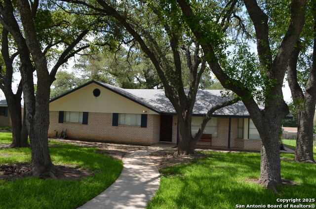 Image 3 of 42 For 154 Sprucewood