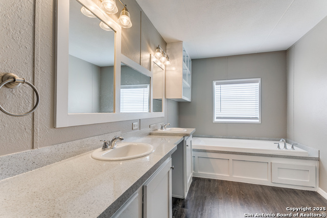 Image 15 of 25 For 7151 Woodlake Pkwy  271