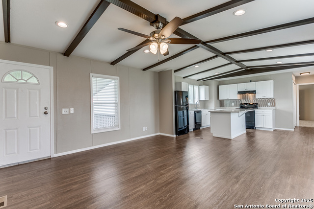 Image 6 of 25 For 7151 Woodlake Pkwy  271