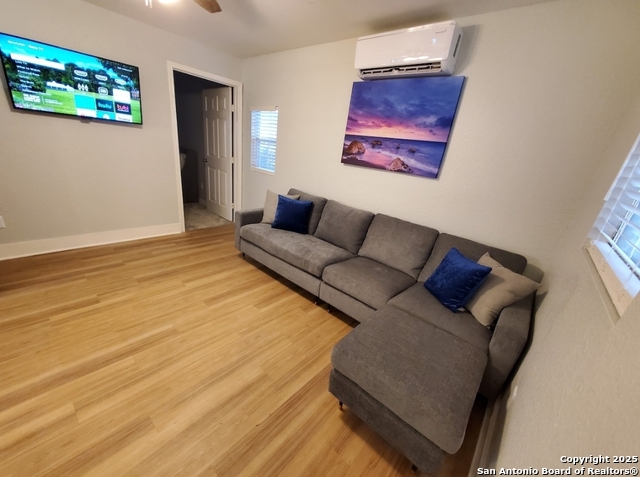 Image 10 of 29 For 725 Aransas  