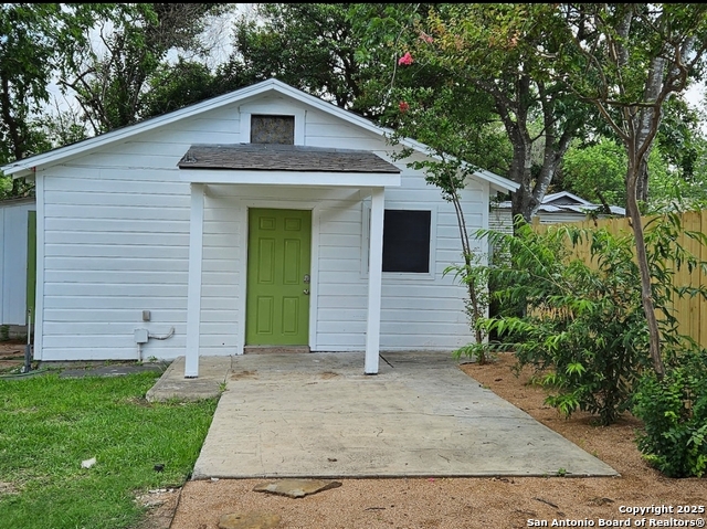 Image 13 of 29 For 725 Aransas  