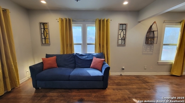Image 16 of 29 For 725 Aransas  