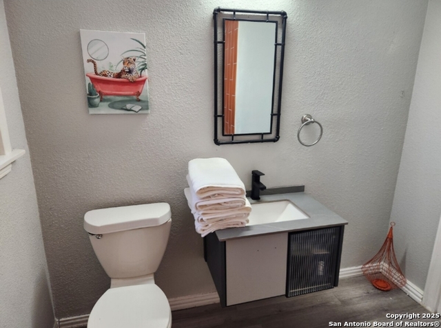 Image 25 of 29 For 725 Aransas  