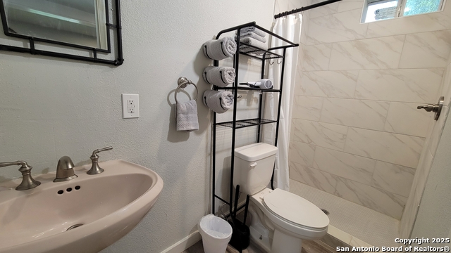 Image 4 of 29 For 725 Aransas  