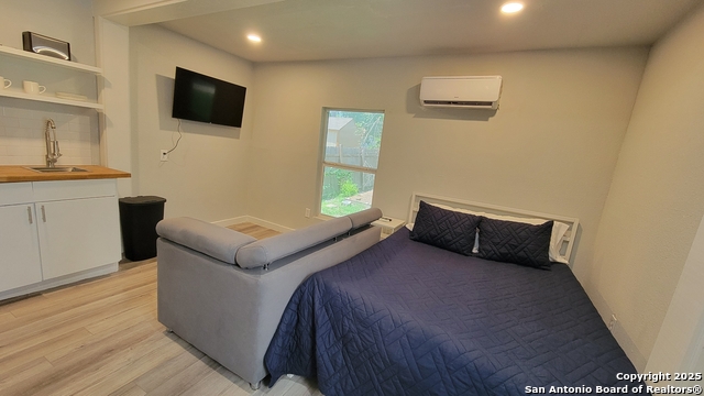 Image 6 of 29 For 725 Aransas  