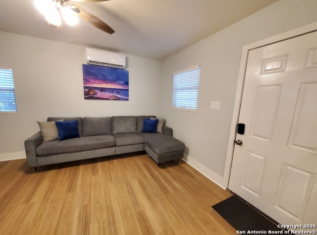 Image 8 of 29 For 725 Aransas  