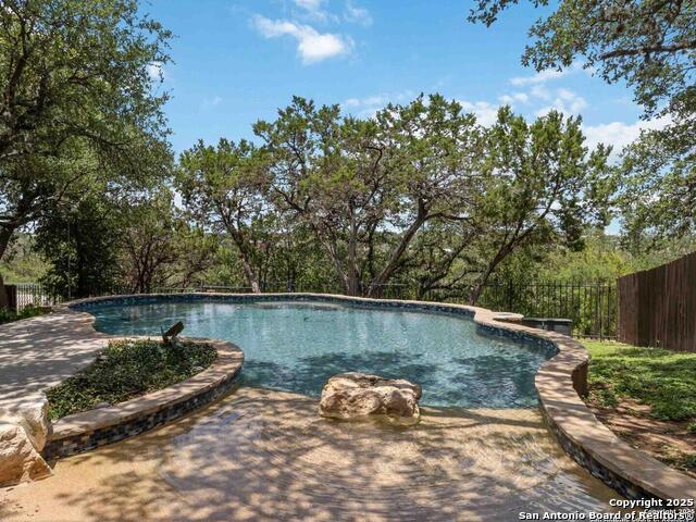 Image 24 of 30 For 17422 Sapphire Rim Dr