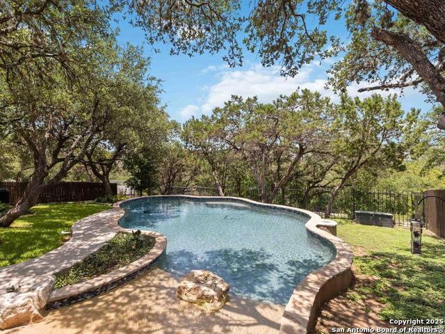 Image 27 of 30 For 17422 Sapphire Rim Dr
