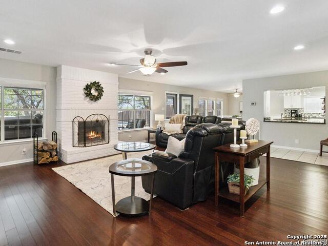 Image 7 of 30 For 17422 Sapphire Rim Dr