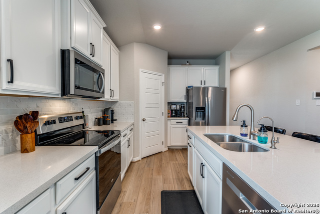 Image 10 of 25 For 1295 William Crest