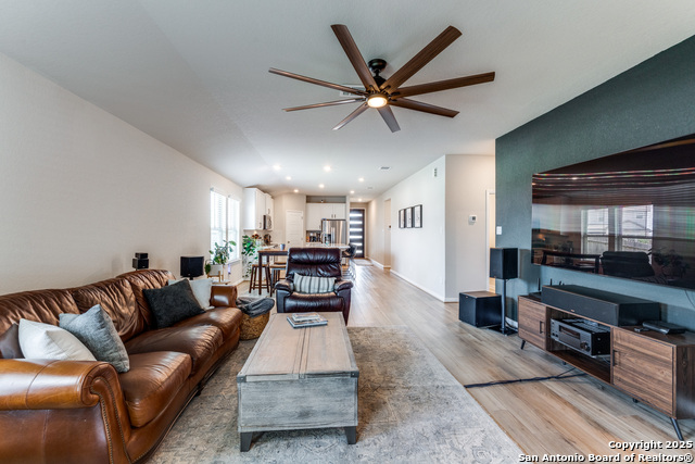 Image 3 of 25 For 1295 William Crest
