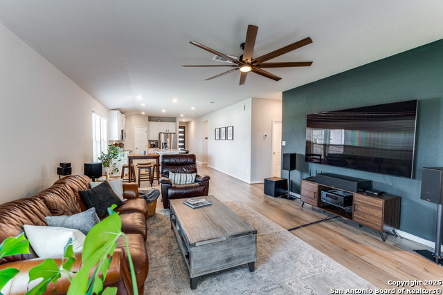 Image 4 of 25 For 1295 William Crest