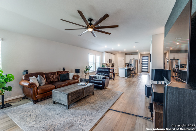 Image 6 of 25 For 1295 William Crest